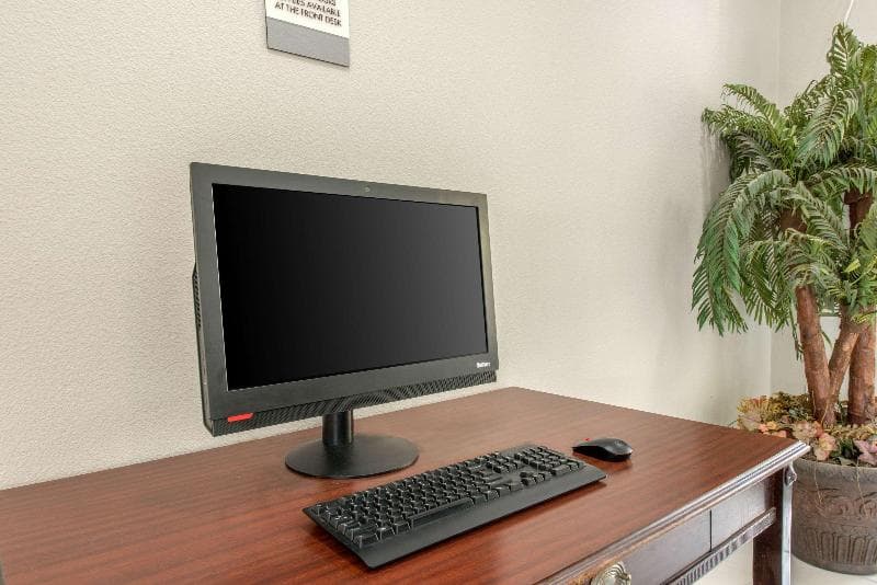 Clarion Inn & Suites Kissimmee-Lake Buena Vista South 1