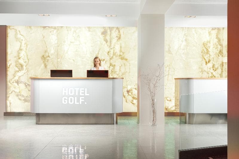 Golf Hotel 4