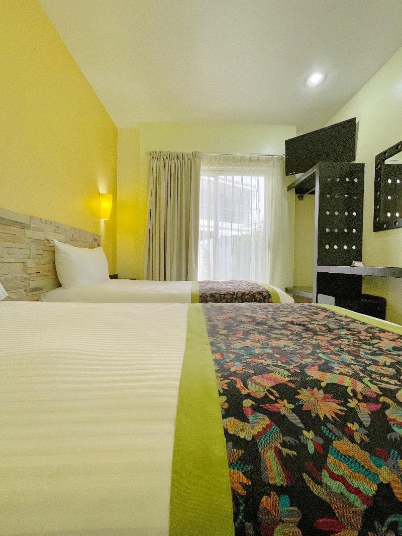 Seven Crown Express & Suites 4
