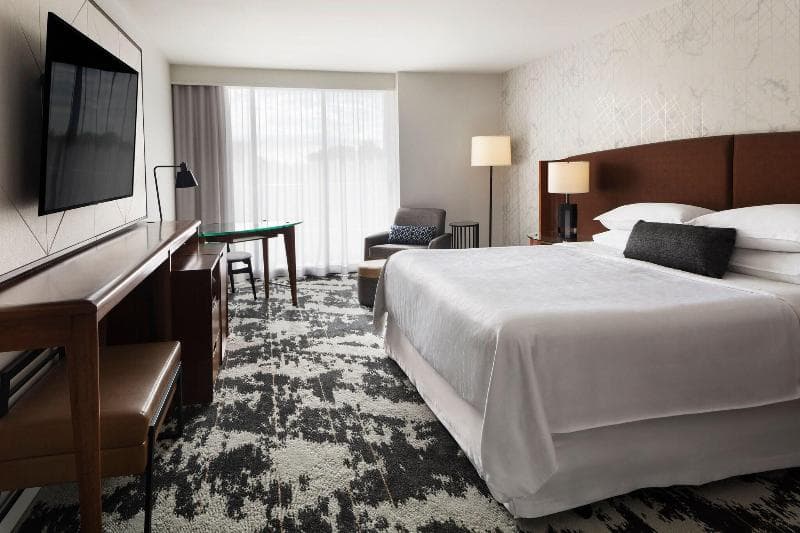 Sheraton Vancouver Airport Hotel 4