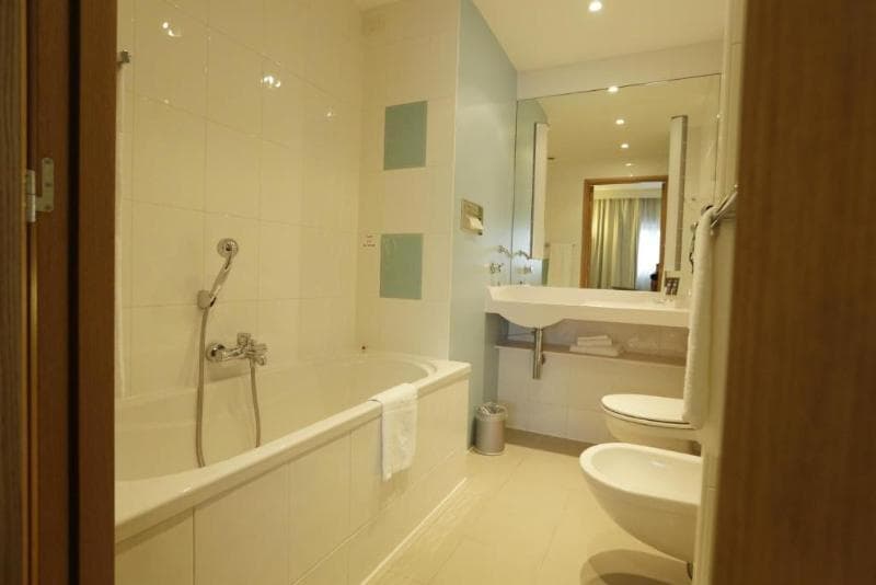 The Sydney Hotel 4