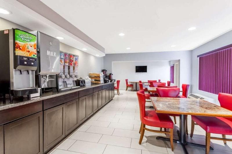 Super 8 By Wyndham Orlando Near Florida Mall 4