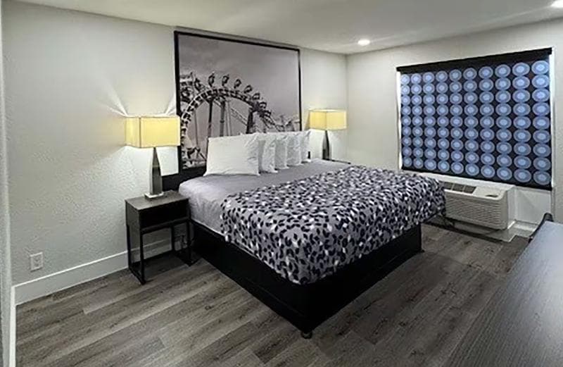 Super 8 By Wyndham Orlando Near Florida Mall 3