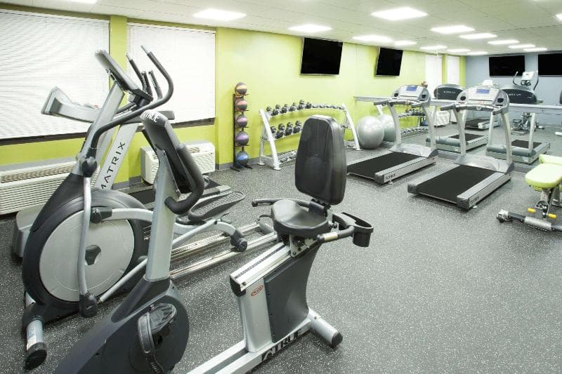 Ramada Plaza by Wyndham Chicago North Shore 2
