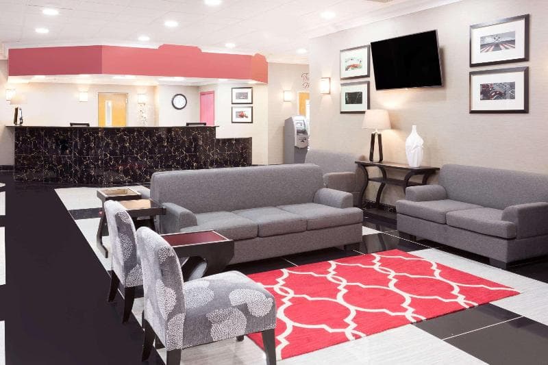 Ramada Plaza by Wyndham Chicago North Shore 5