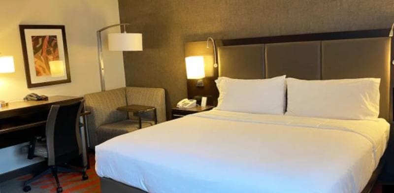 Newark Airport Hotel 5