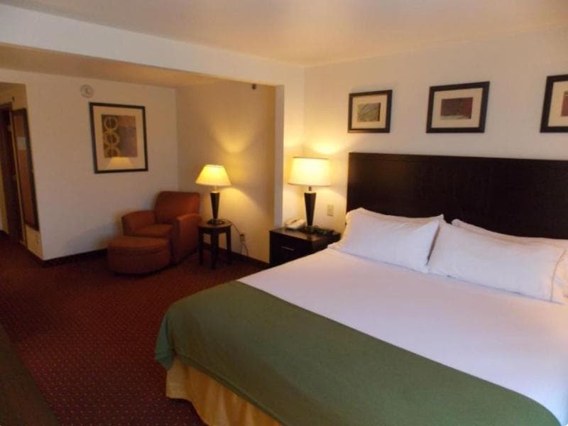 Holiday Inn Express Syracuse-Fairgrounds 4
