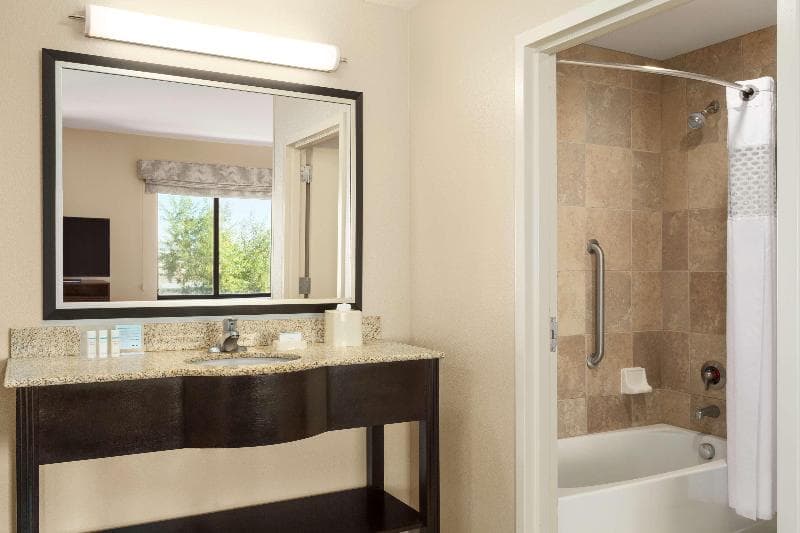 Hampton Inn & Suites Phoenix Glendale-Westgate 2