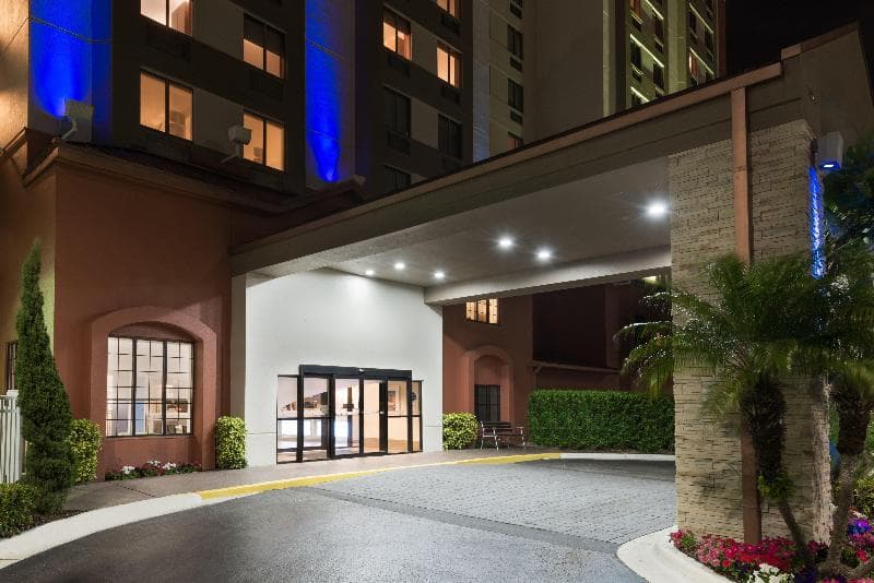 Holiday Inn Express & Suites Nearest Universal Orlando photo 1