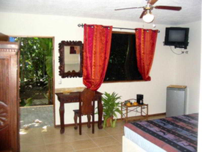 Totem Hotel Beach Resort 3