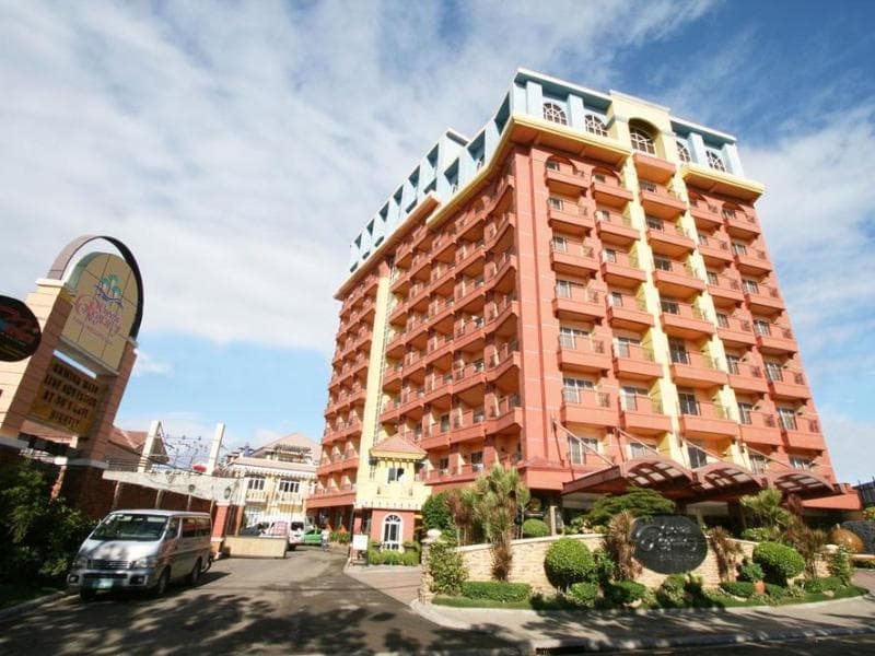 Crown Regency Suites & Residences Mactan 4