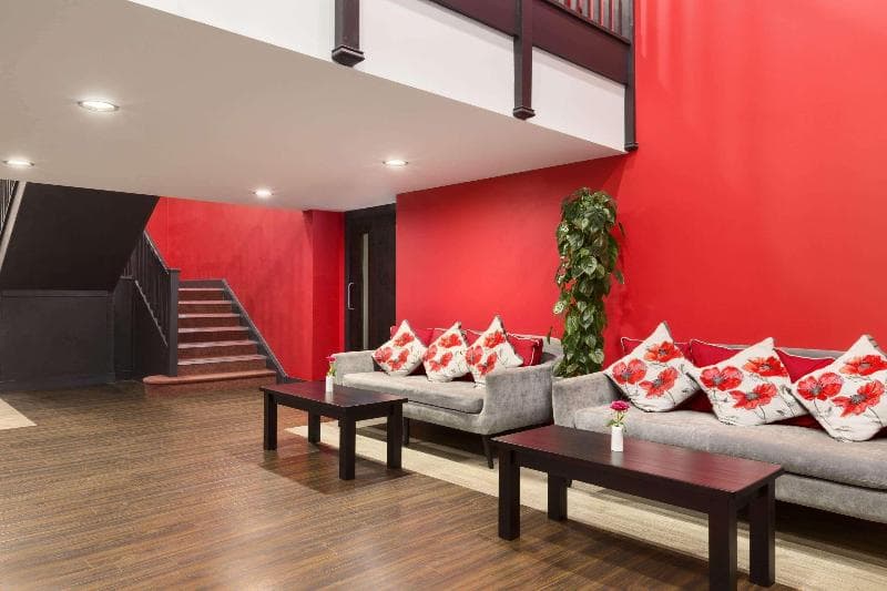 Ramada By Wyndham Oxford 3