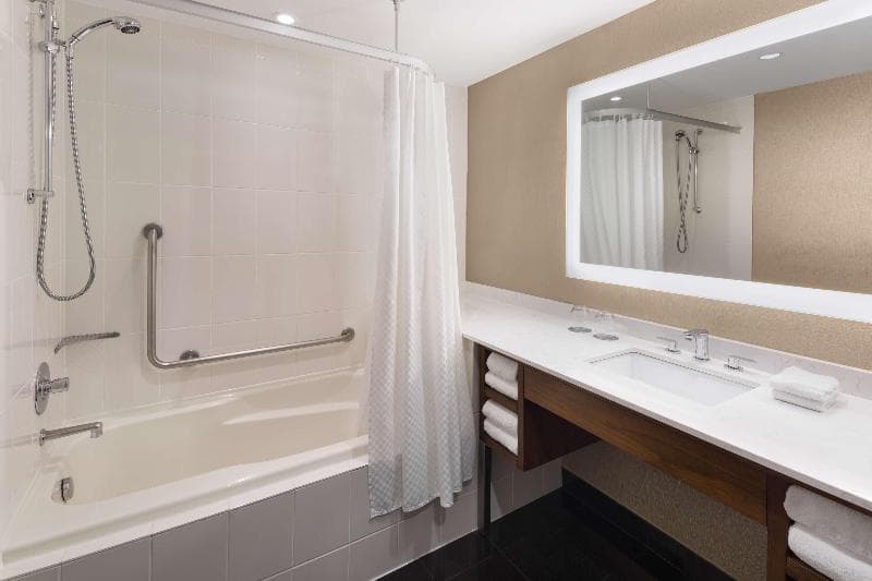 Hilton Vancouver Downtown 3