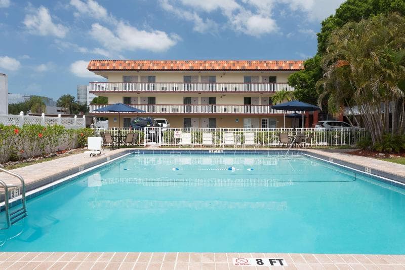 Baymont By Wyndham Sarasota 5
