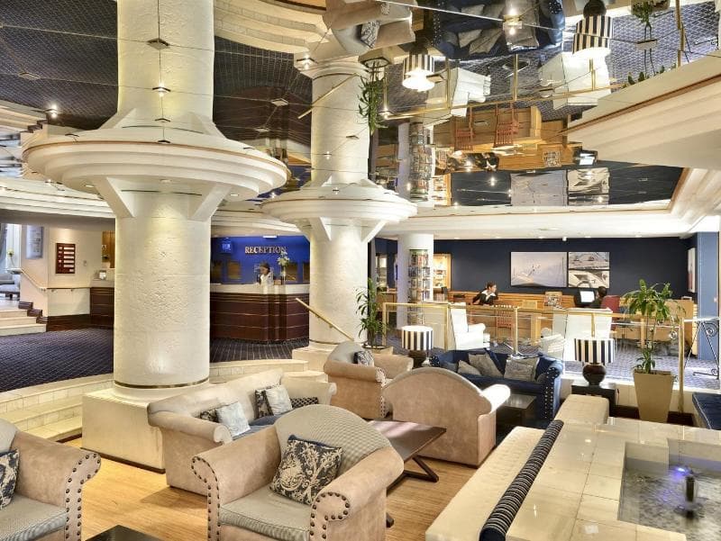 The Peninsula All-Suite Hotel 5