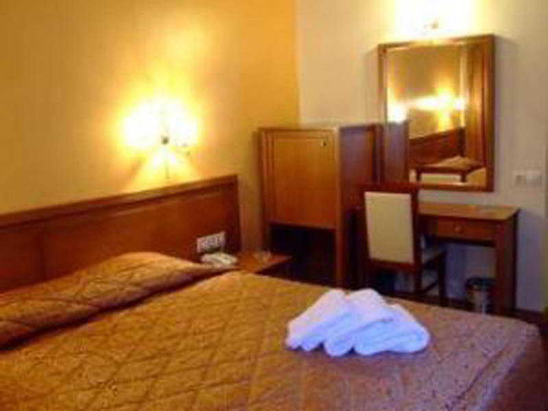 Crystal City Hotel 4