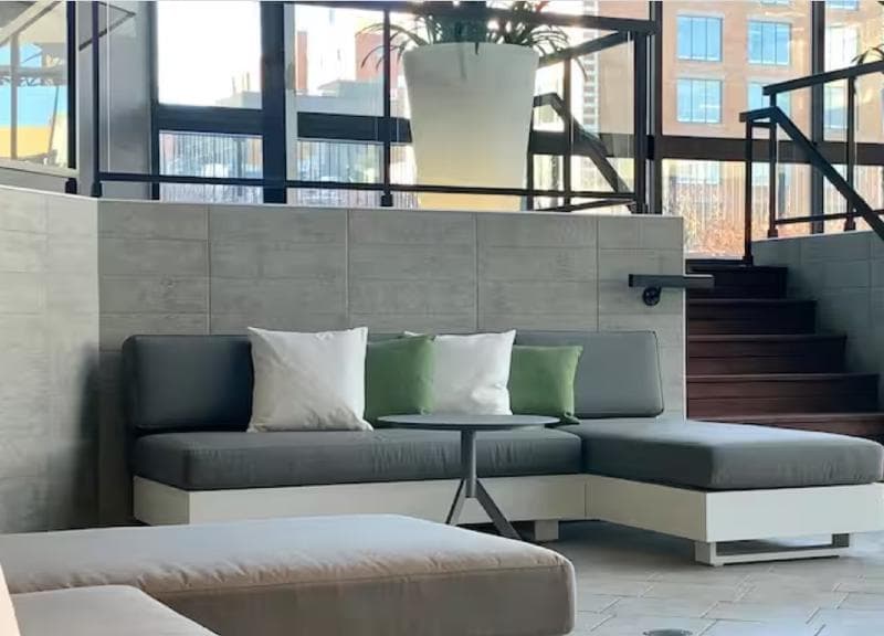 DoubleTree by Hilton Montreal 5