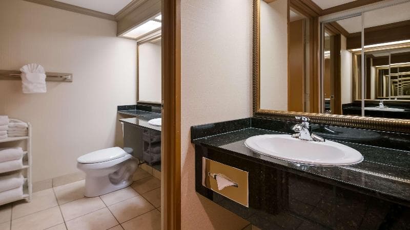 Best Western Plus Port O'Call Hotel 3