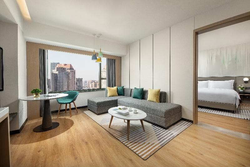 Holiday Inn Shanghai Nanjing Road 5