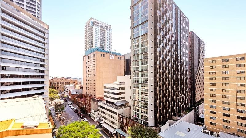 Oaks Brisbane Festival Suites 5