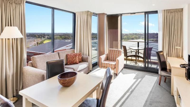 Oaks Adelaide Horizons Suites 1
