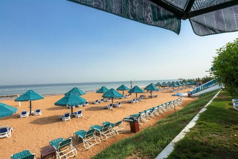 Bm Beach Hotel 4