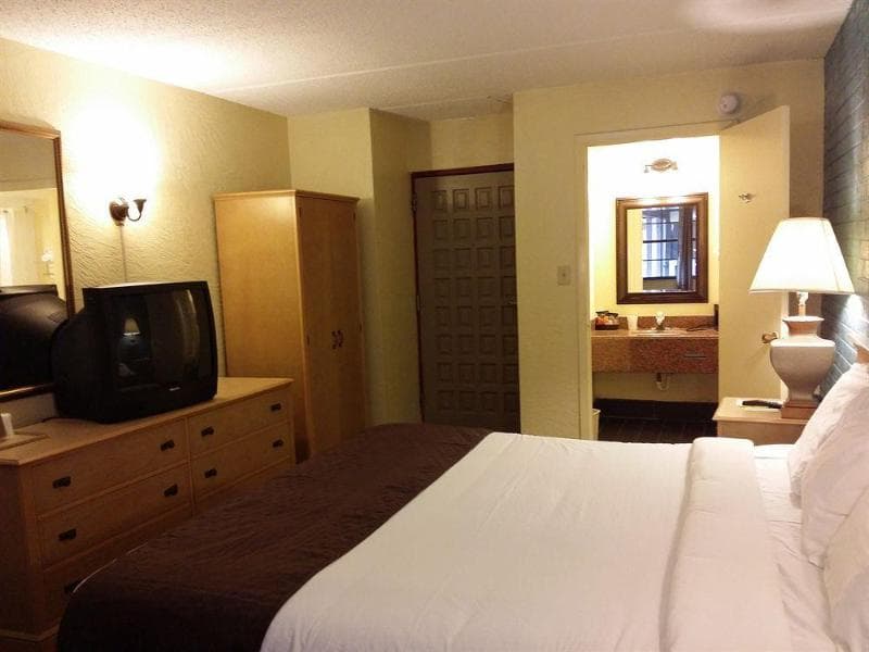 La Casa Inn & Suites 3