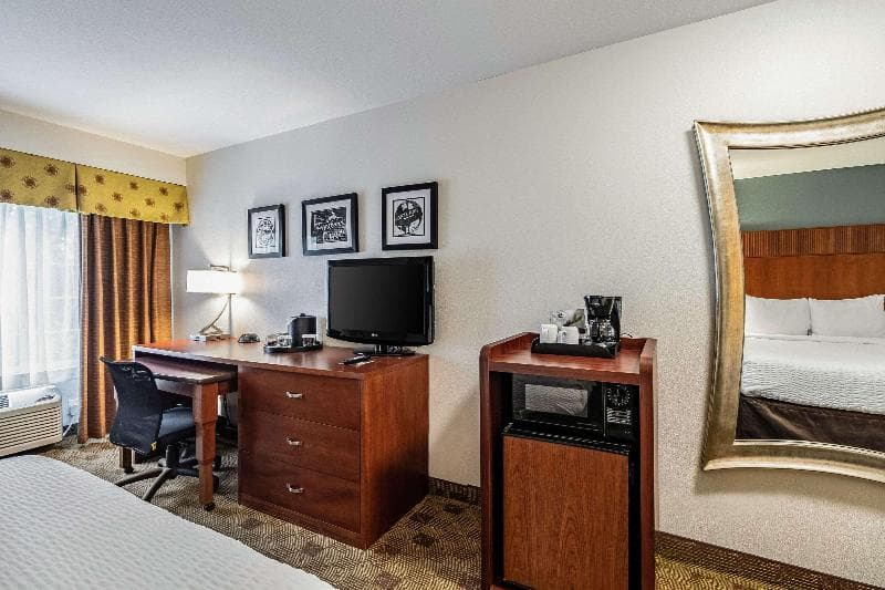 Clarion Hotel Portland Airport 4
