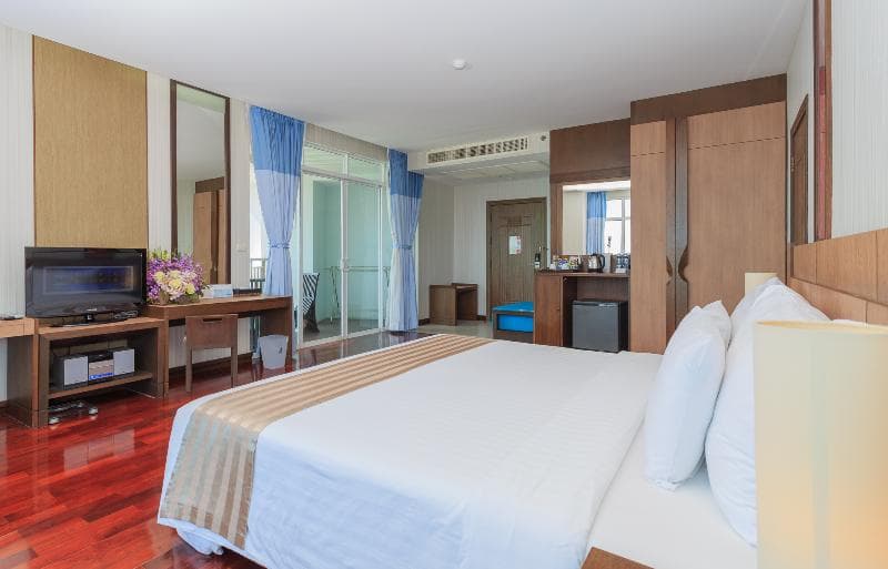 Pattaya Discovery Beach Hotel 5