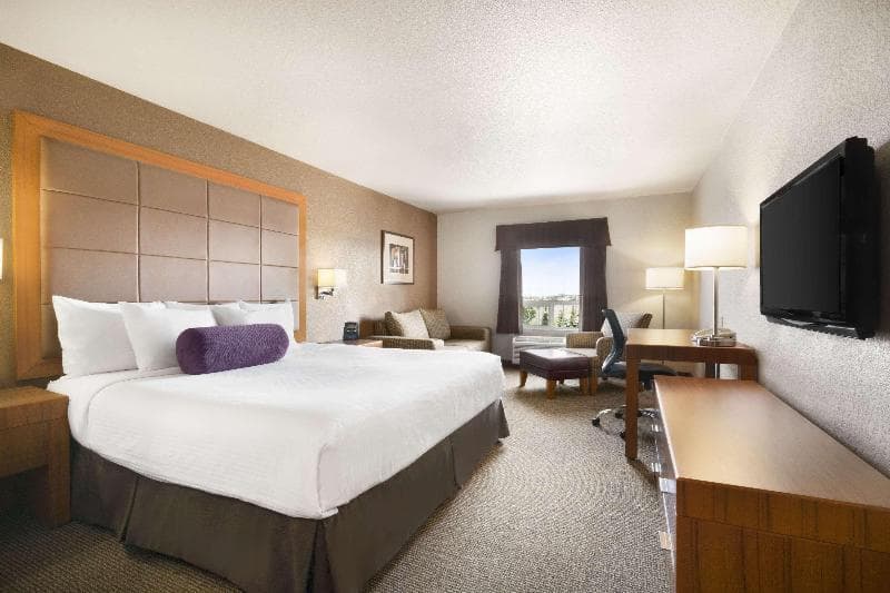 Days Inn by Wyndham Calgary Airport 3