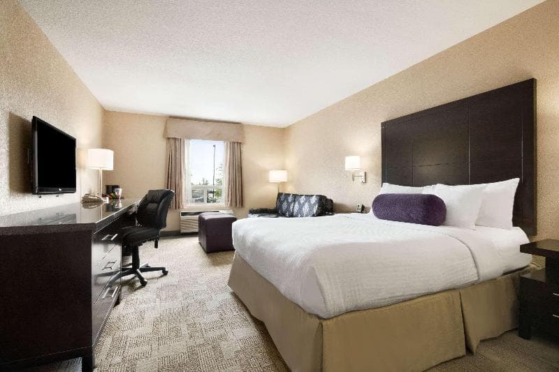 Days Inn by Wyndham Calgary Airport 4