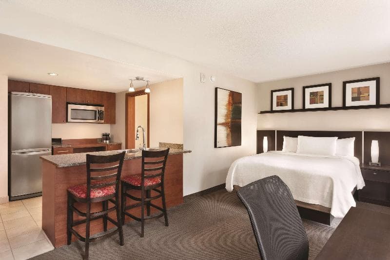 Embassy Suites by Hilton Montreal 3