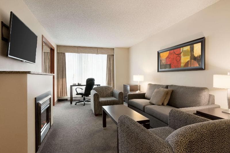 Embassy Suites by Hilton Montreal photo 1