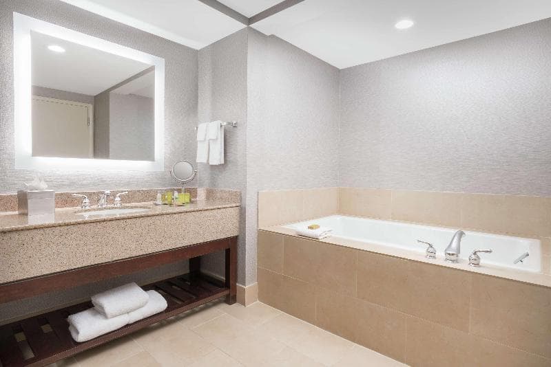 DoubleTree by Hilton Hotel Colorado Springs 4
