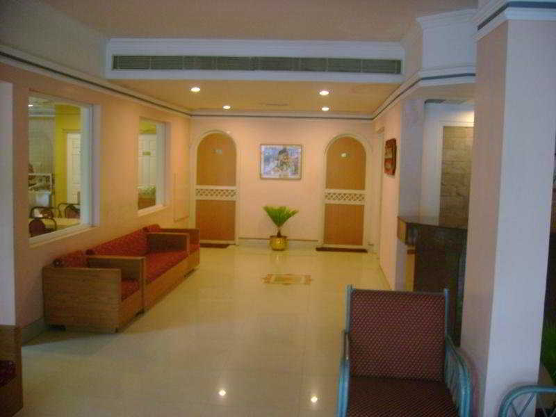 Hotel Abad Chullickal 3