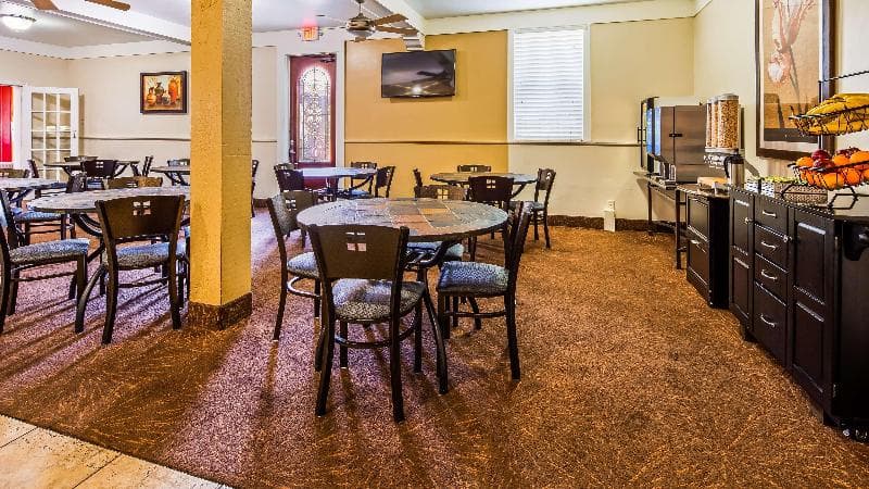 Motel 6 Dallas, Tx – Downtown 4