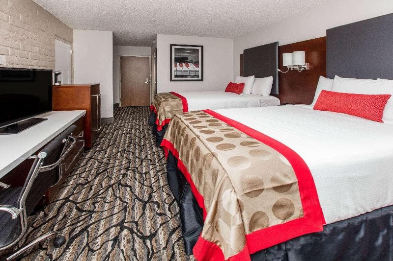 Ramada by Wyndham Austin South 4