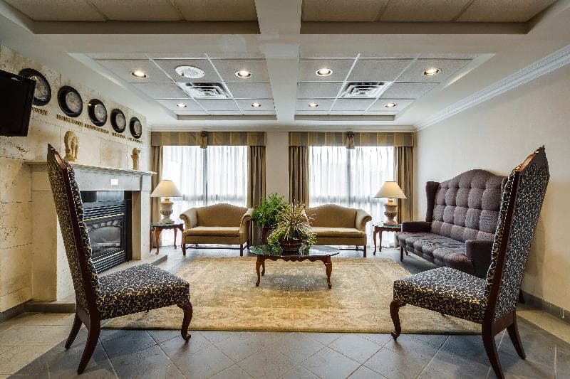 Monte Carlo Inn Oakville Suites 3