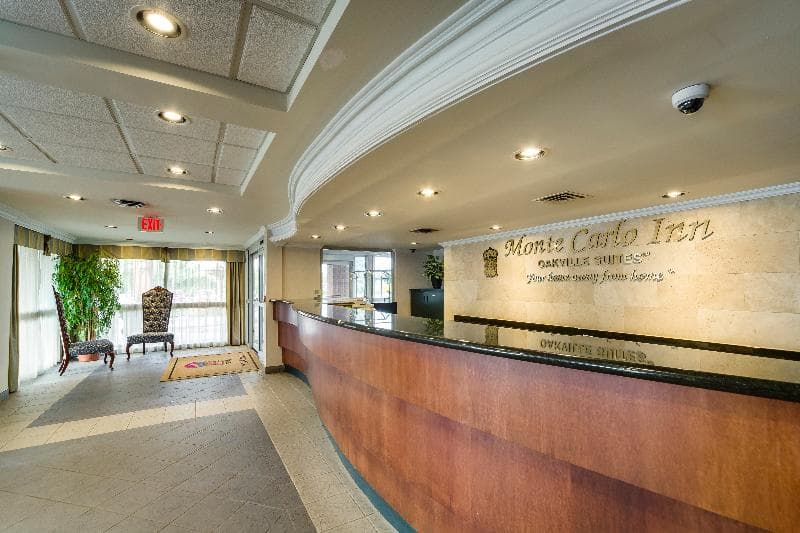 Monte Carlo Inn Oakville Suites 5