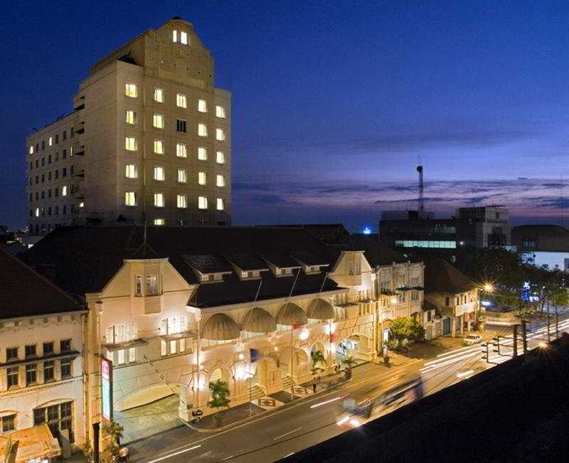 Arcadia Hotel Surabaya photo 1