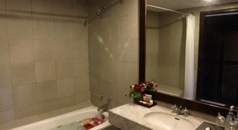 Kutus Kutus Sunari Beach Resort main