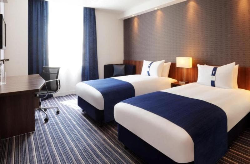 Holiday Inn Express Poole 3