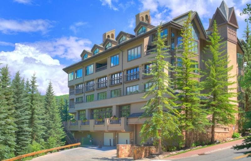 The Pines Lodge 3