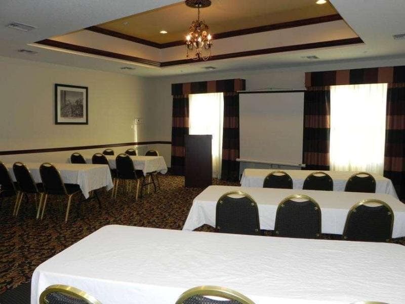La Quinta Inn & Suites by Wyndham Tampa Central photo 1