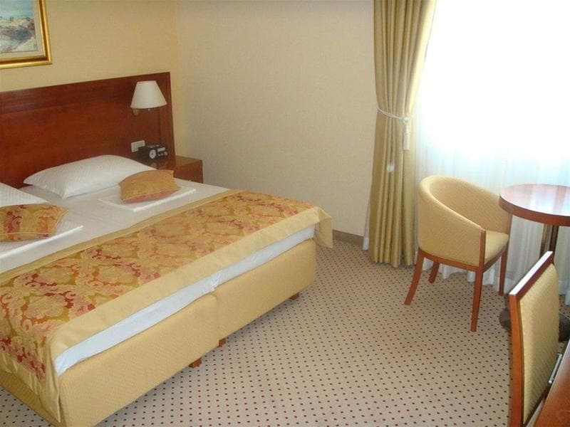 Bella Vista main