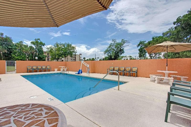 Super 8 By Wyndham Daytona Beach 3