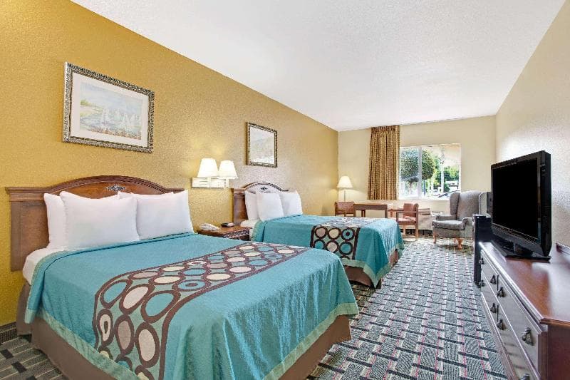 Super 8 By Wyndham Daytona Beach 4