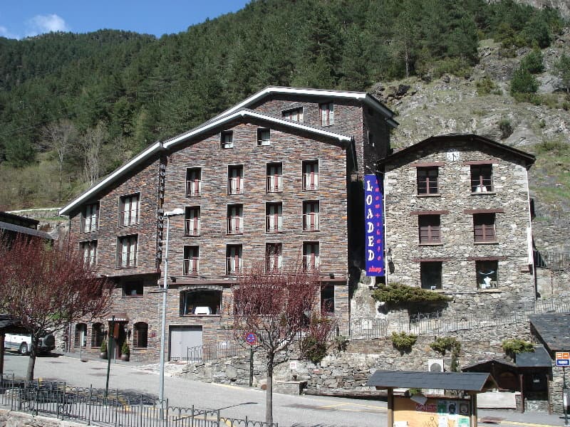 Montane Hotel main