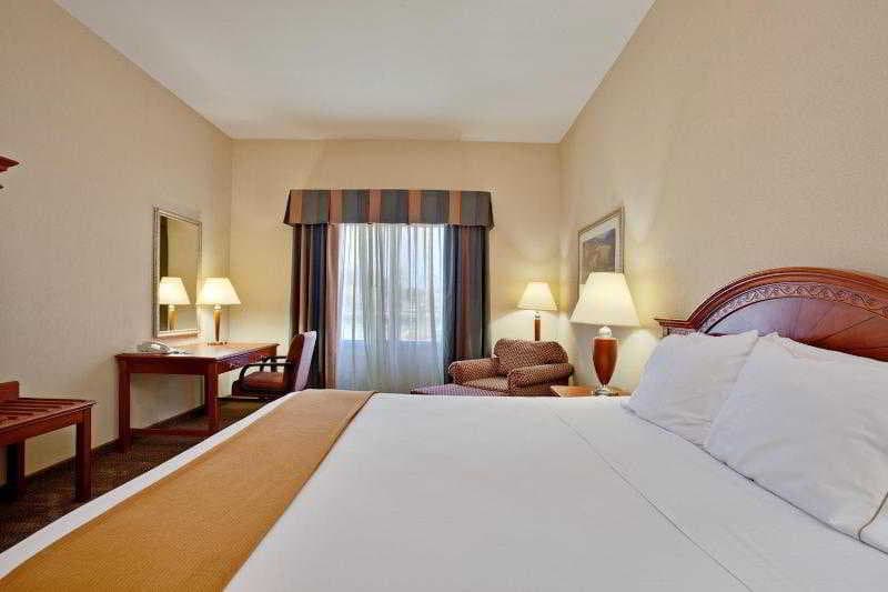 Best Western Valencia/Six Flags Inn & Suites 4