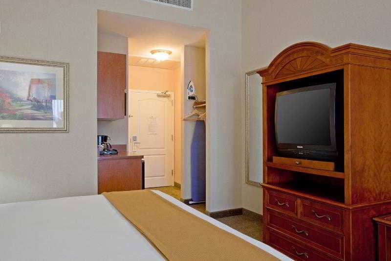 Best Western Valencia/Six Flags Inn & Suites 3